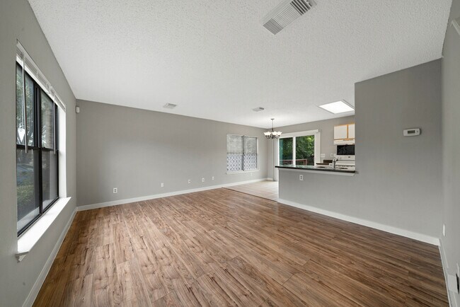 Building Photo - 13476 Villa Camino
