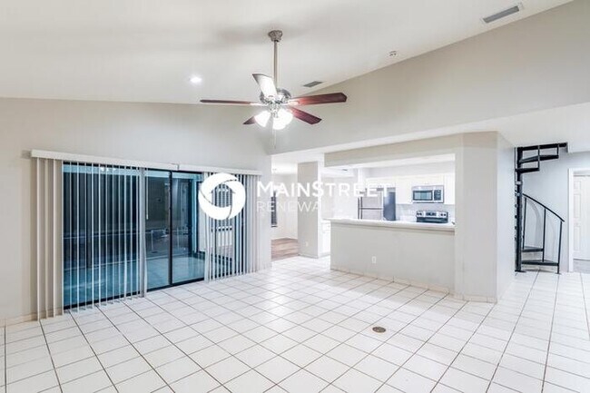 Foto del edificio - 3 Bedroom Pet-Friendly Home in SARASOTA, FL with Main Street Renewal