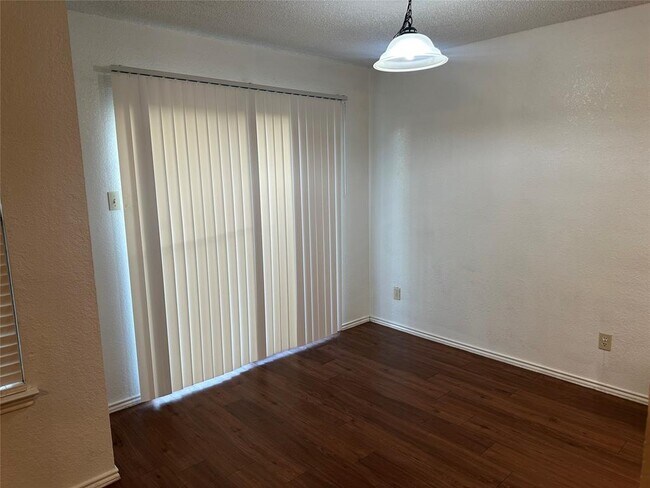 Foto del edificio - 16303 Edgemere Dr