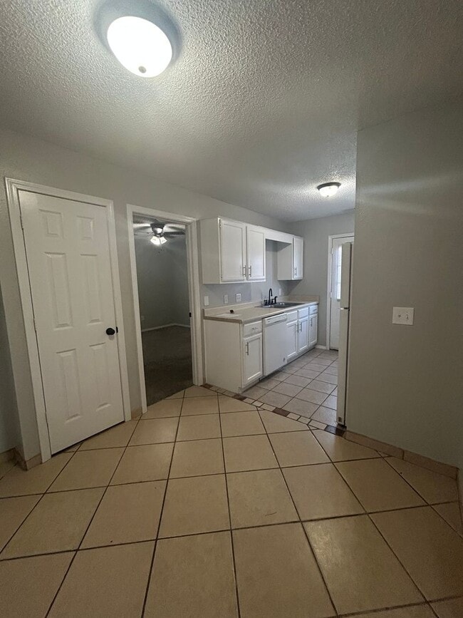 Foto del edificio - 3403 SW Victoria Pl