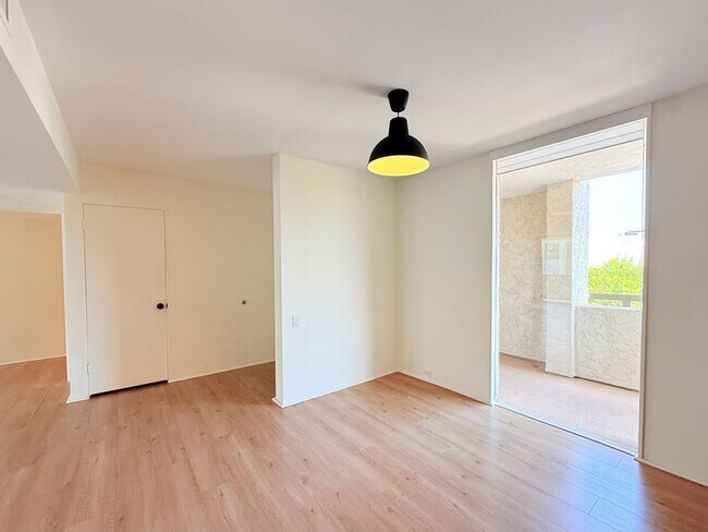 Foto del edificio - AVAILABLE NOW! 2 Bedroom 2 Bathroom Condo ...
