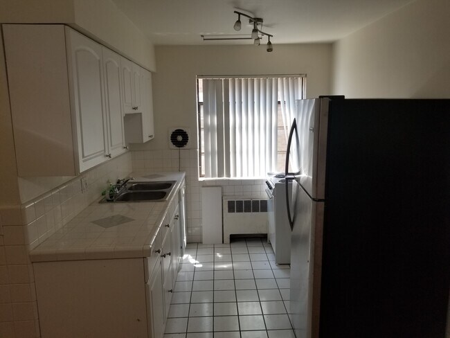 Building Photo - 6118 Dryden Ave