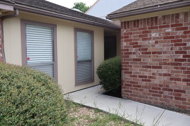 Foto del edificio - 12907 Maxfield Dr