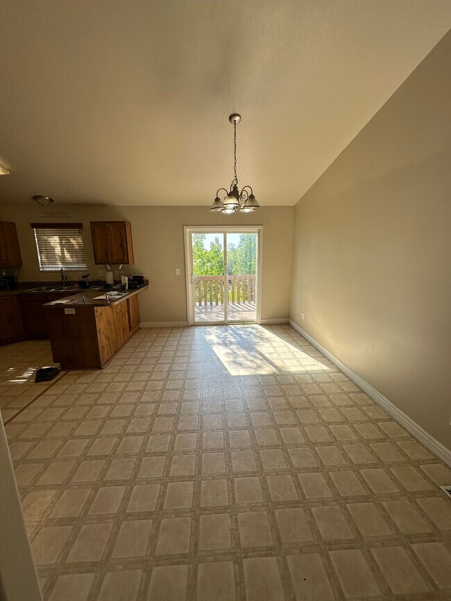 Dining area - 2113 N 550 W