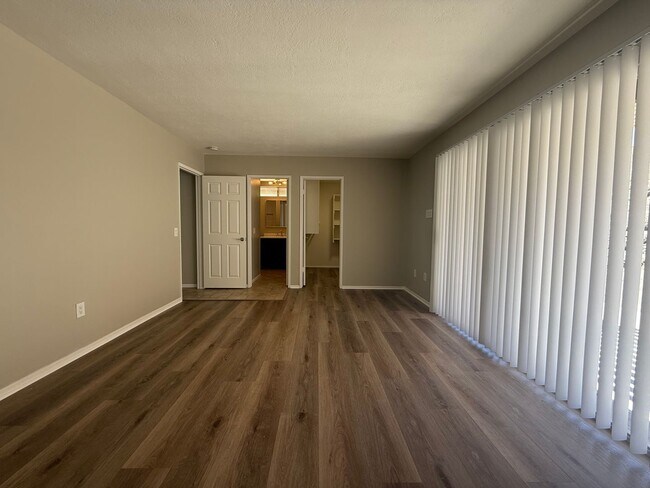 Foto del edificio - Beautiful Canyon Crest Home
