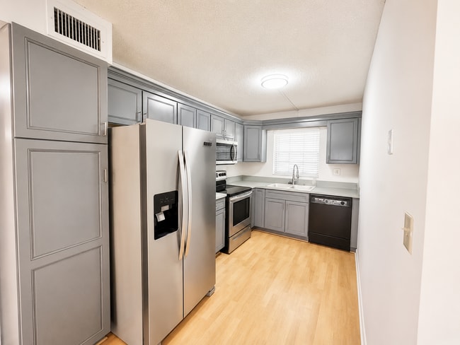 Building Photo - 301 Olivewood Pl