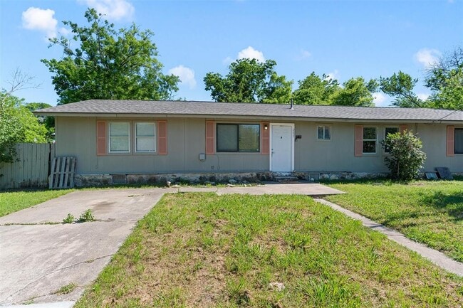 Building Photo - 203 E Anderson Ave