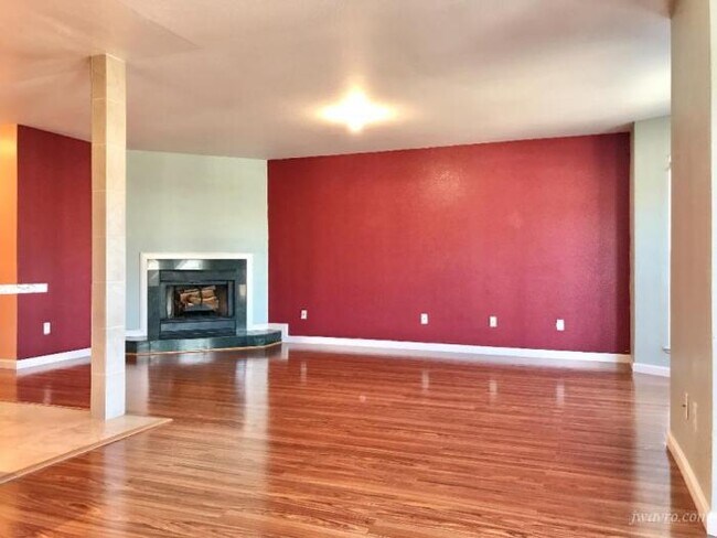 Building Photo - 3 bedroom in San Francisco CA 94112