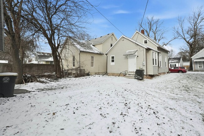 Building Photo - Freshly Renovated 3-Bedroom House