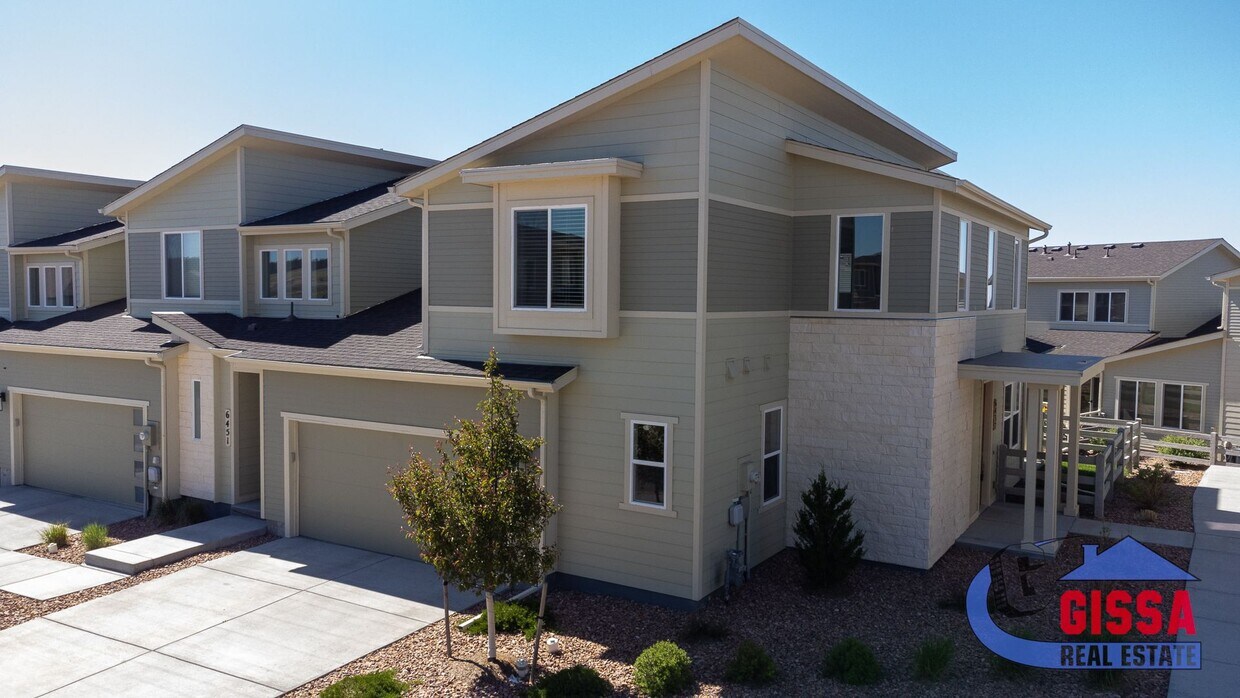 Foto principal - Beautiful, modern townhouse with primary b...