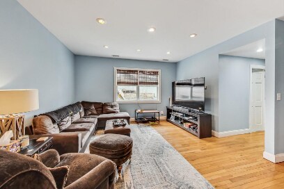 Foto del edificio - 1651 W Irving Park Rd