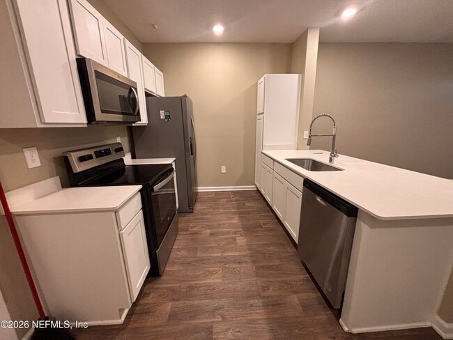 Building Photo - 903 Rivertree Pl