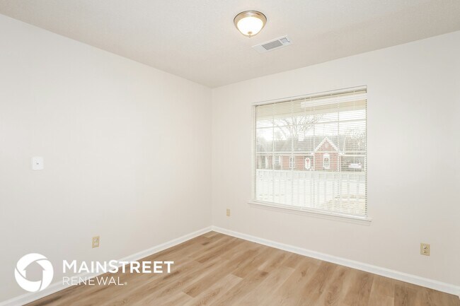 Foto del edificio - 5530 Oak Branch Cir N