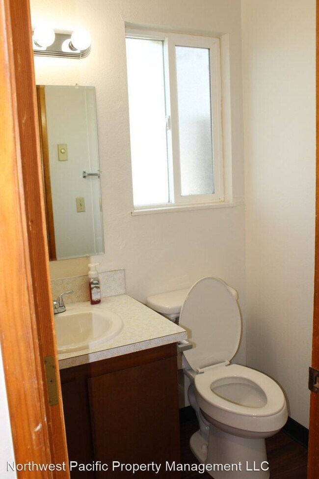Building Photo - 2728 Lancaster Dr SE