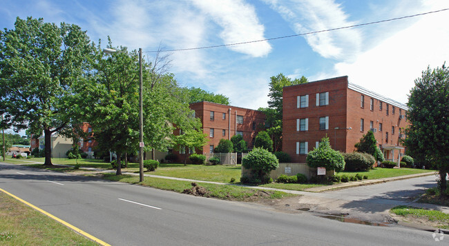 Gate Oak Apartments - 2910 Chamberlayne