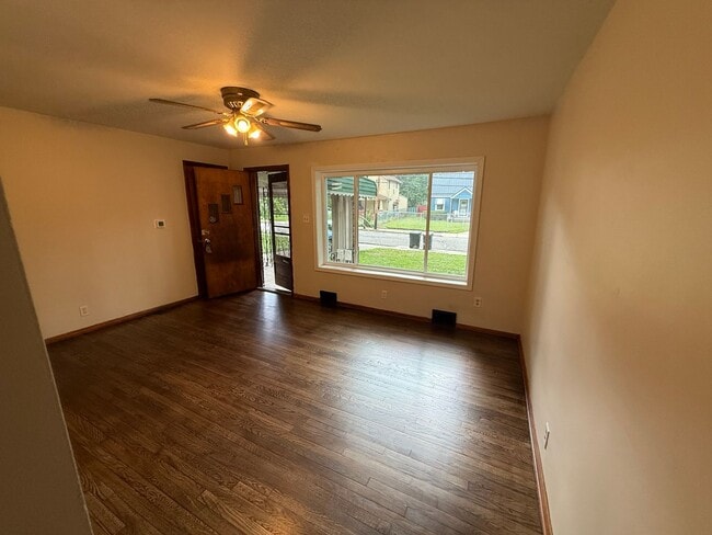 Building Photo - Remodeled 2-Bed Ranch in Akron