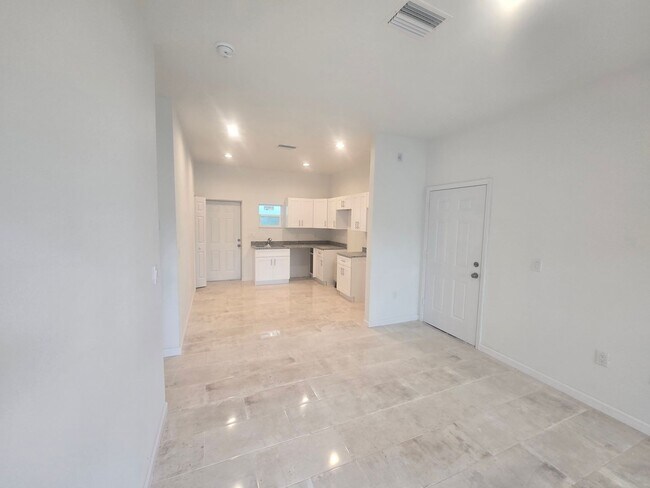 Foto del edificio - Brand New Construction 2/2/1 SW Lehigh Acres
