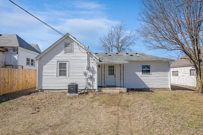 Foto del edificio - Fully Furnished Home in Webb City! 2/2 includes ALL appliances, ALL utilities/pest control/lawnca...