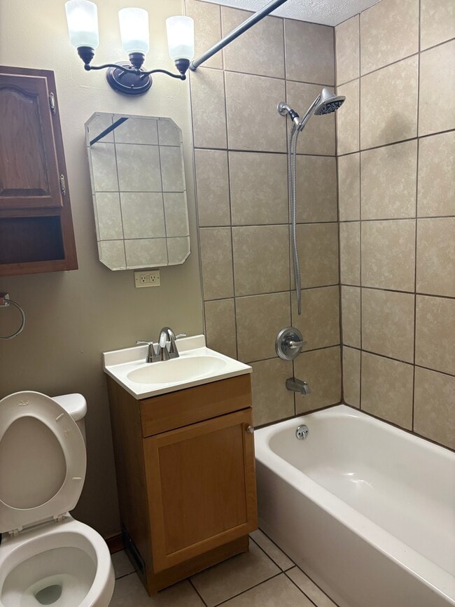 Bathroom #1 - 6313 Cheviot Cir