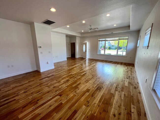 Foto del edificio - 1320 N Haskell St
