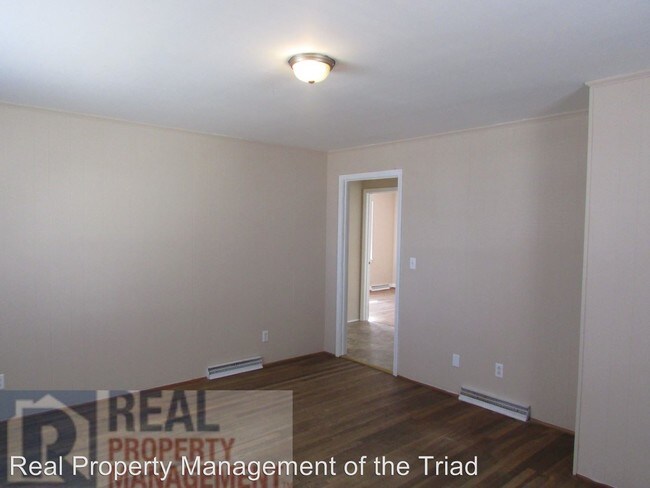 Foto del edificio - 2434 Lomond St