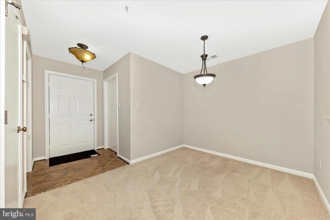 Foto del edificio - 13205 Cloppers Mill Dr