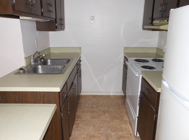 Building Photo - 119 W Clay St