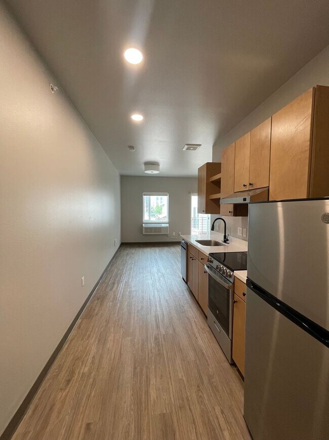 Foto del edificio - Beautiful, Brand New Studio Near CSU!