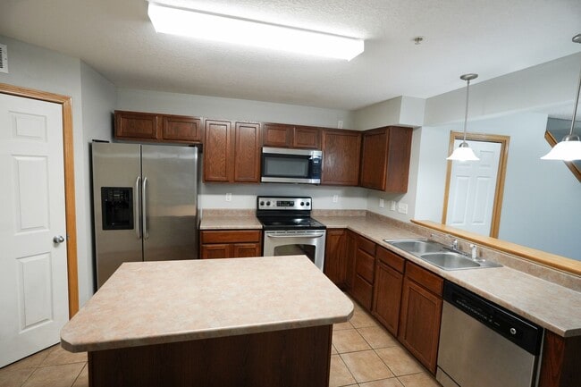Foto del edificio - Spacious 2-Bedroom Townhome in Prime West ...