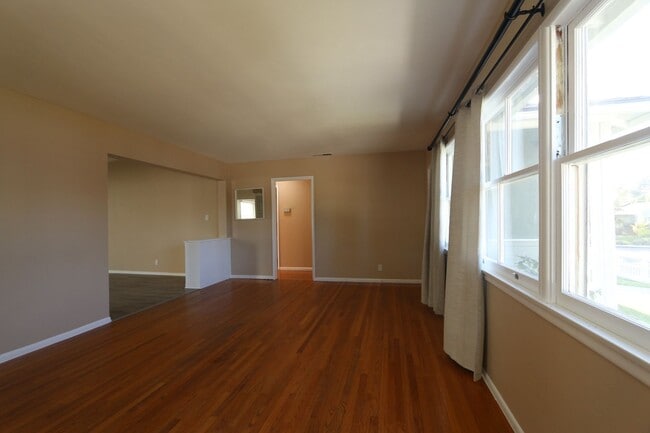 Building Photo - Home in North Kentwood Neighborhood of Wes...