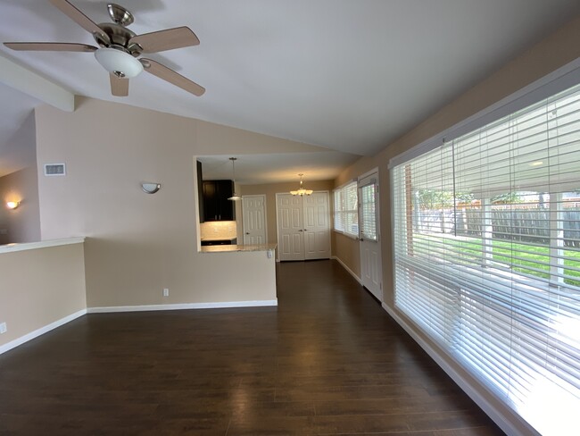 Building Photo - 919 Melrose Dr
