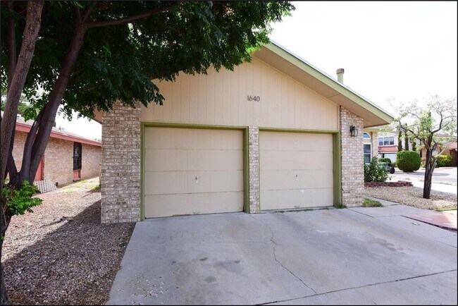 Foto del edificio - 1640 Dennis Babjack Dr