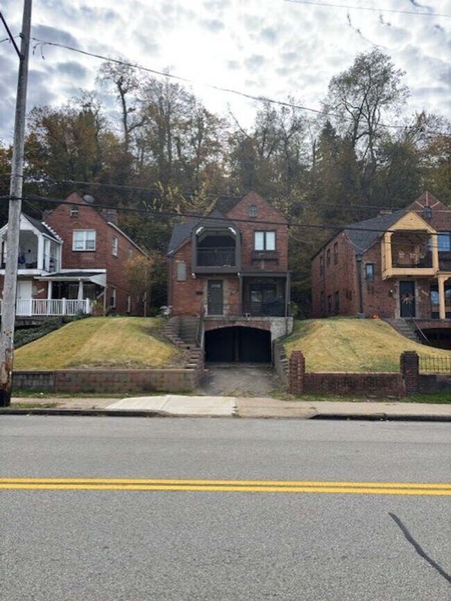 Foto del edificio - 3809 Beechwood Blvd