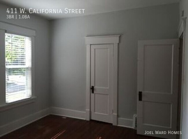 Building Photo - Vintage home in ideal location