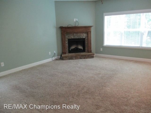 Foto del edificio - 4 br, 2.5 bath House - 9795 Yellow Pine Rd.