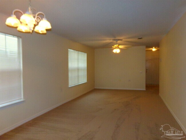Foto del edificio - 148 Wildflower Ln