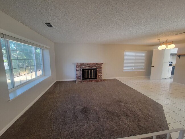 Foto del edificio - Spacious 3 Bed 2.5 Bath in Citrus Heights