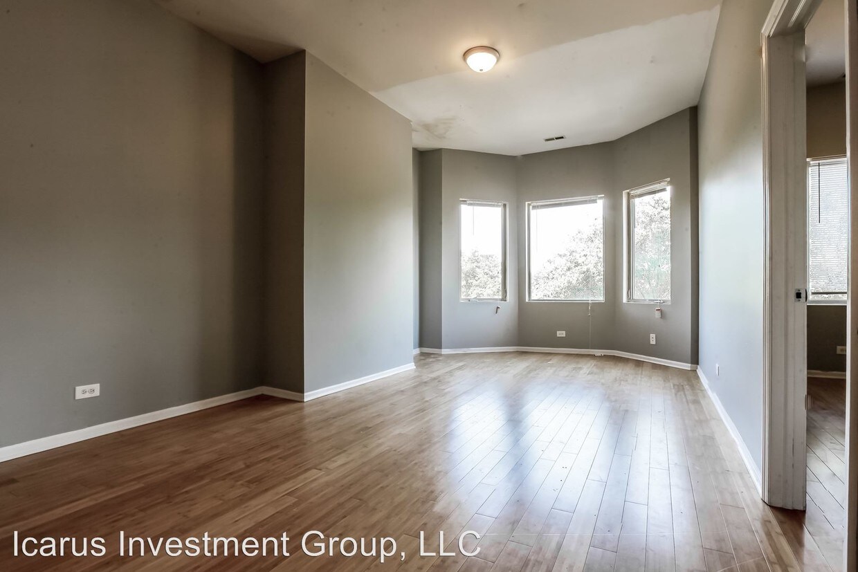 Foto principal - 7233 S Stony Island Ave