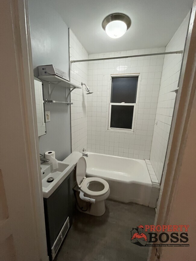 Foto del edificio - 124 1/2 E Warren St