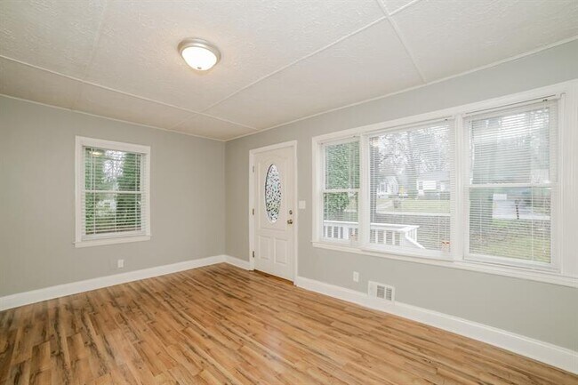 Building Photo - 1133 Mable St SW
