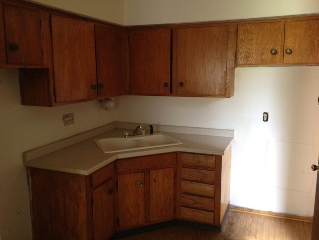 Kitchen - 9420 Beckett Ave