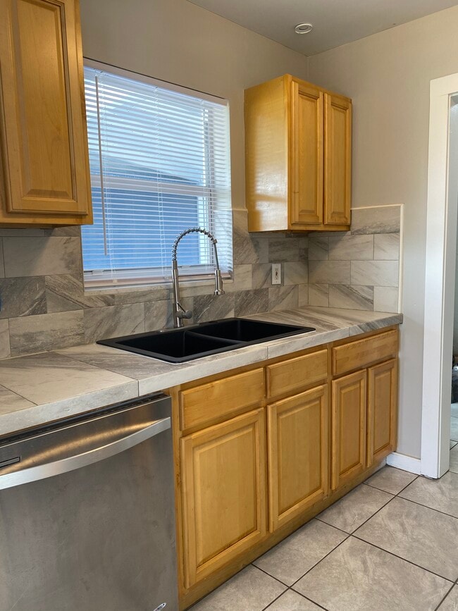 Foto del edificio - 2901 Garden Terrace NE