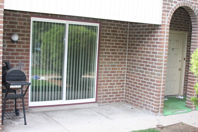 Foto del edificio - 2727 Rhawn St