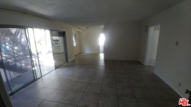 Building Photo - 4106 Rosewood Ave