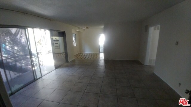 Foto del edificio - 4106 Rosewood Ave