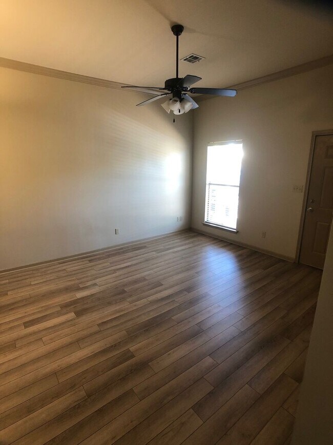 Building Photo - 205 Lodge Dr
