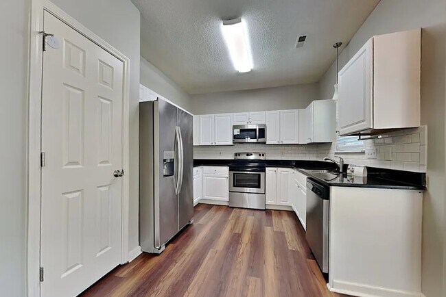 Foto del edificio - 11907 Harris Pointe Dr