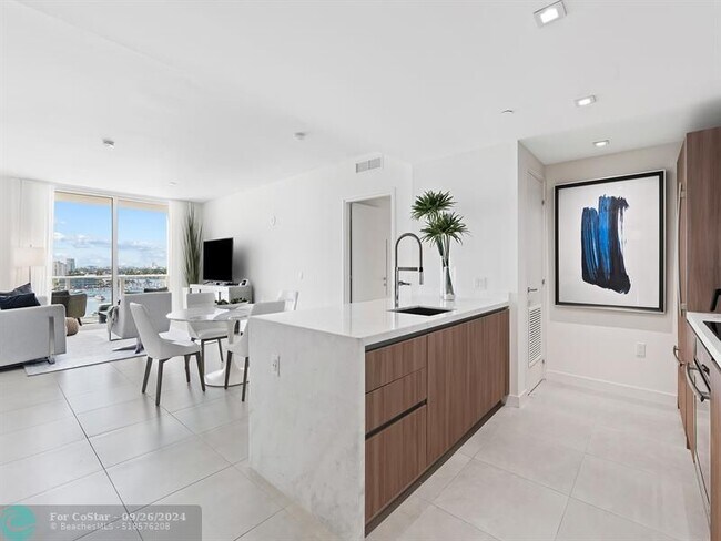 Building Photo - 401 N Birch Rd