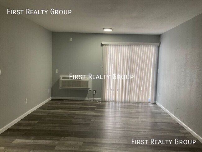 Building Photo - 305 N Broadway-#2