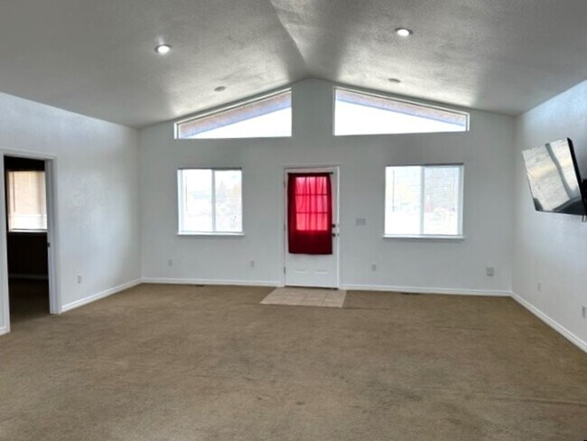 Foto del edificio - Spacious 3 bedroom home in Spring Creek wi...